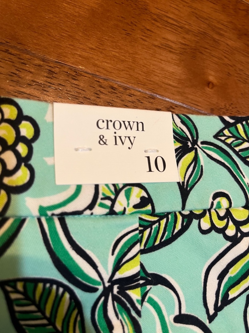 Crown & Ivy Green Floral Print Shorts - Picture 4 of 5